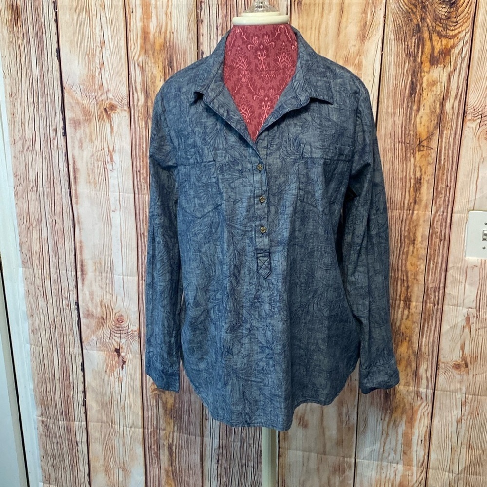 Liz Claiborne XL Women's Denim 3/4 Button up Blue Pattern  Long Sleeve Shirt